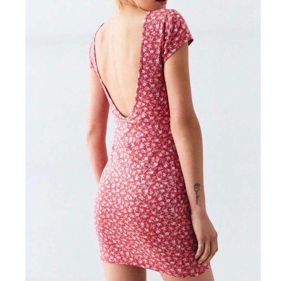 Red floral backless t-shirt dress - Picture 2 of 7